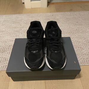 New Balance Men’s Black 2002R